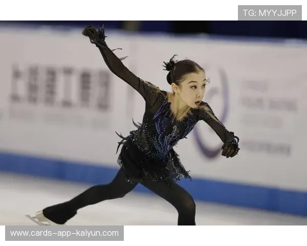 花滑选手跳跃落冰失败摔坐!伤势未知 花滑选手跳跃落冰失败摔坐!伤势未知