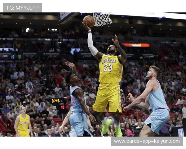 詹姆斯妙传拉开攻势,湖人打出流畅配合